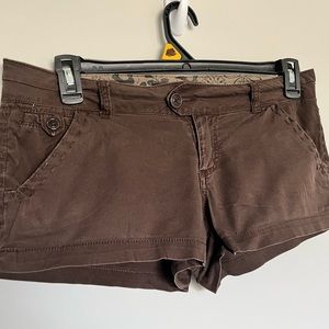 Juniors  brown short-shorts